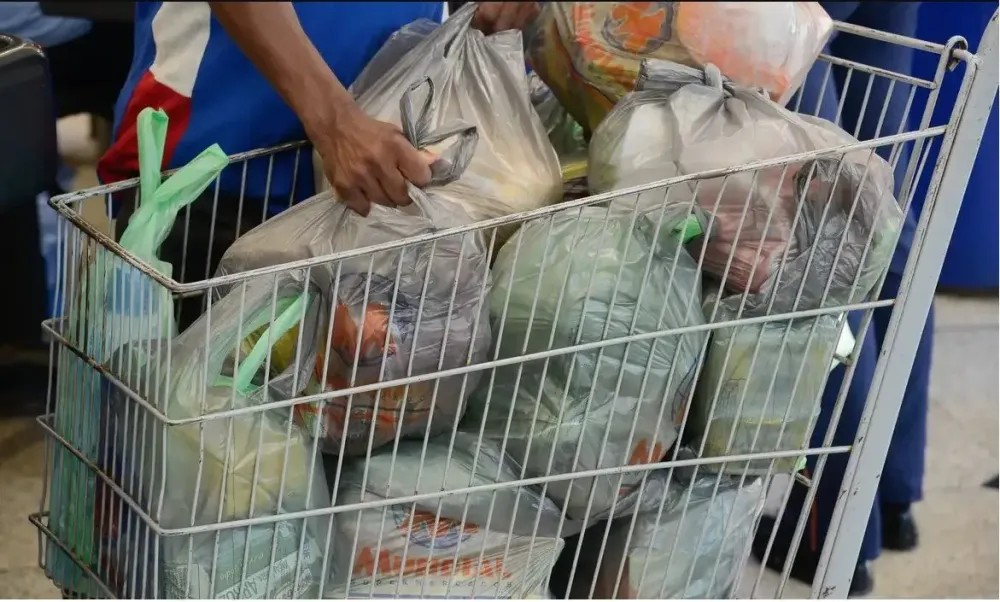 Alta dos alimentos aperta orçamento e pode complicar pagamento de dívidas